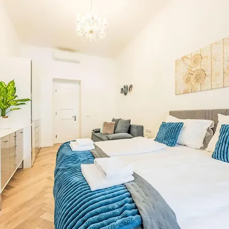 Krakovska By Interhome * Praag