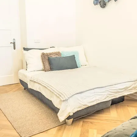 Krakovska By Interhome Appartement Praag